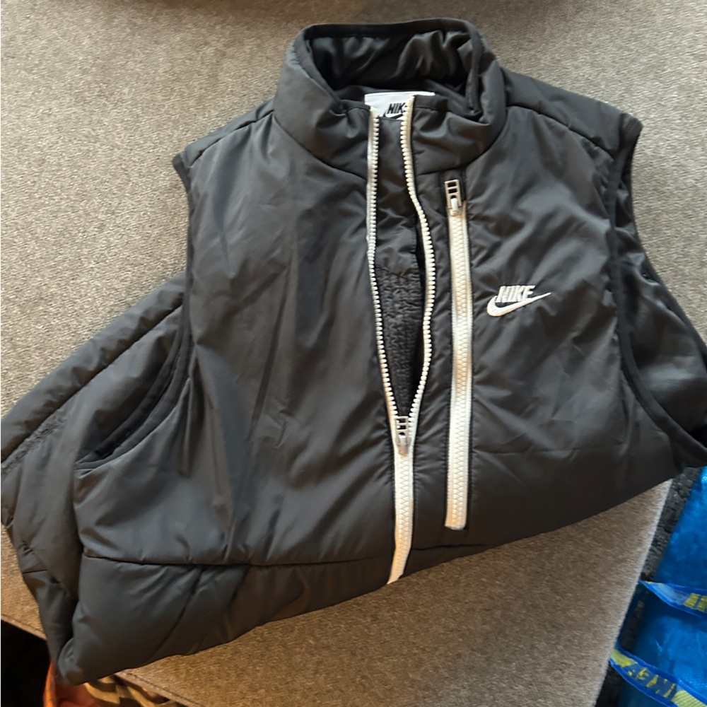Nike puffer vest